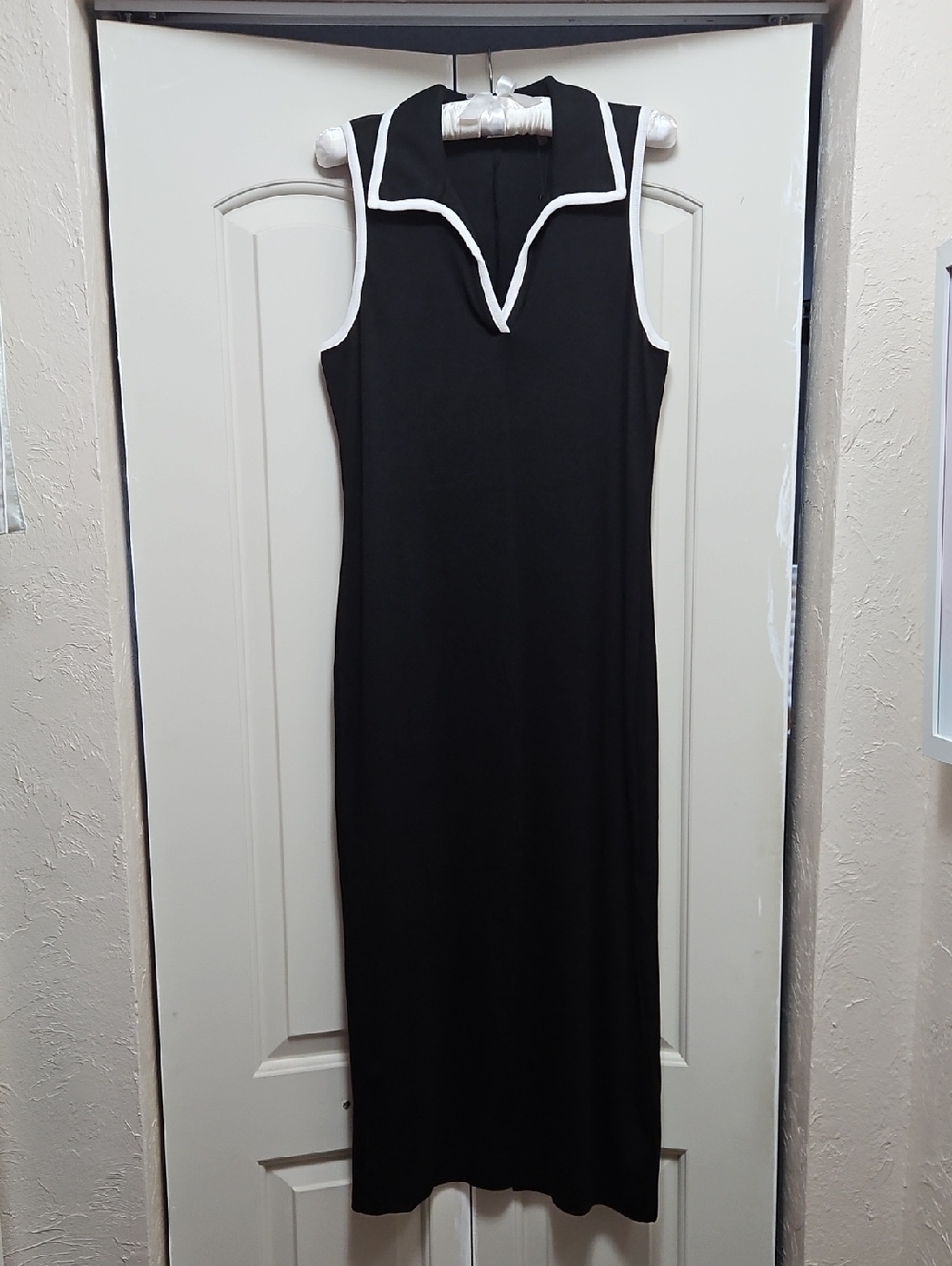 Elie Tahari Black Sleeveless Midi Dress with White Trim and a Lower Bottom Back